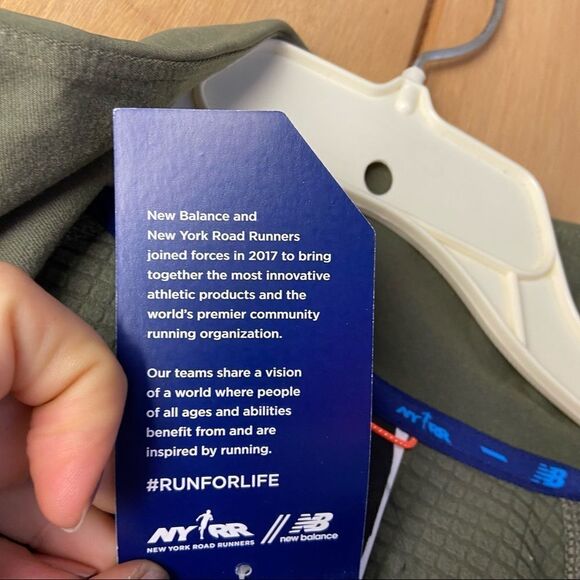 RARE Women's 2021 -  50th NYC Marathon Finishers Jacket - Picture 13 of 15